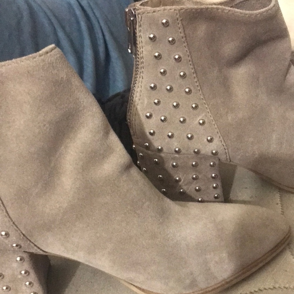 Steve Madden, size 6, tan with studs on hill.